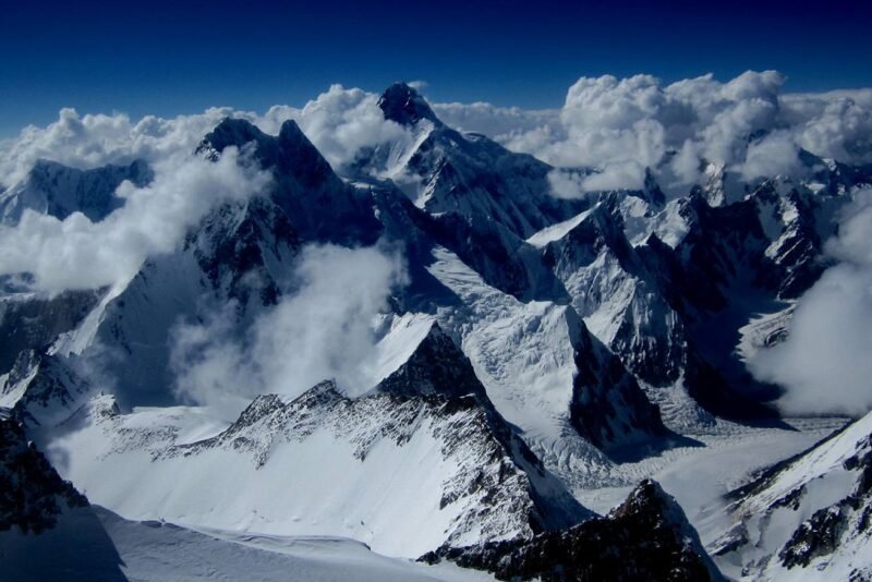 File:View from Gasherbrum II to Broad Peak and K2.jpg