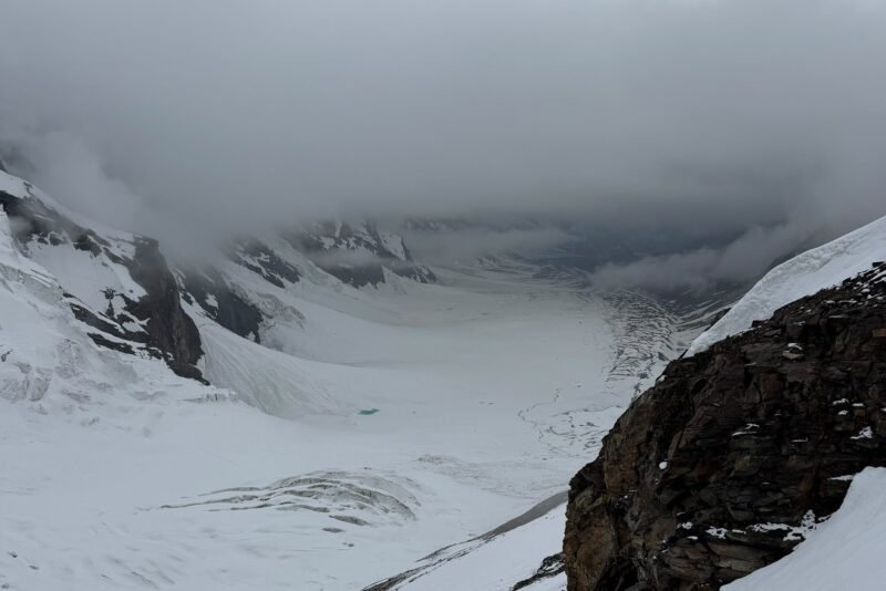 Cloud sitting on the upper glacier basin above the Gondogoro approach